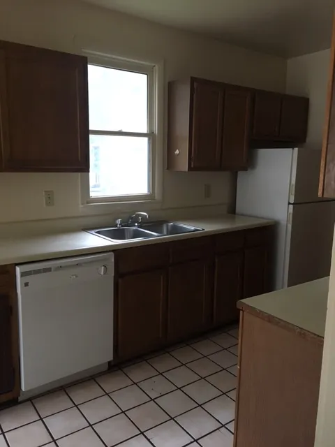 100 E Lane Ave