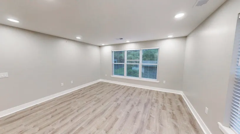 100 W Oakland Ave Apt 2J