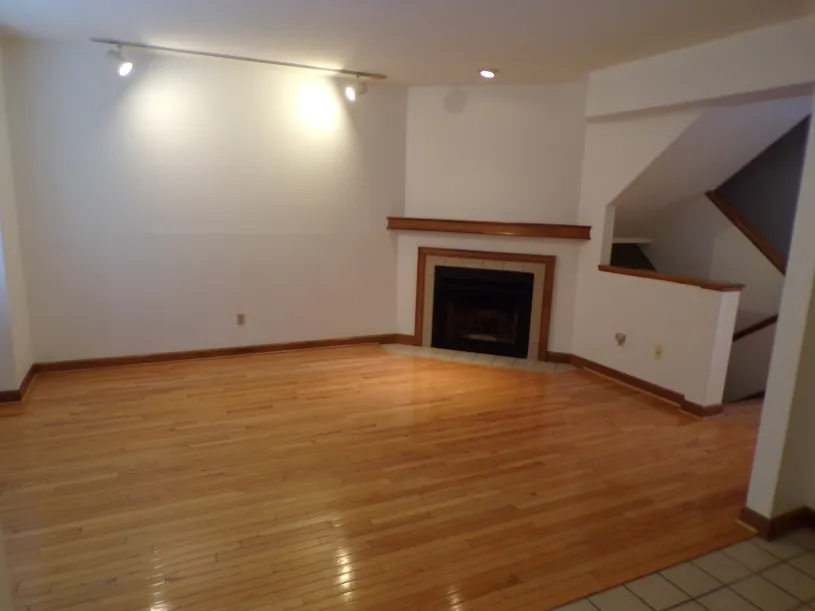 76 W Hubbard Ave