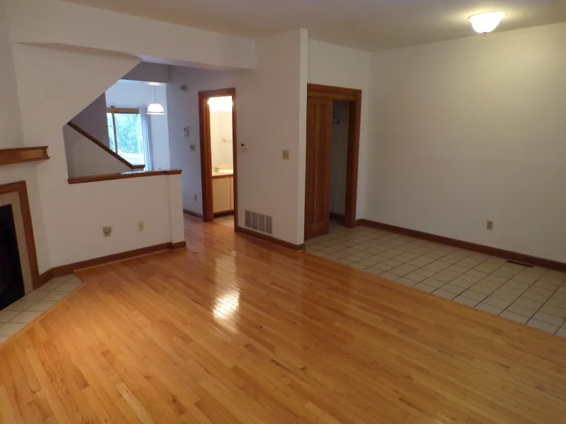 76 W Hubbard Ave