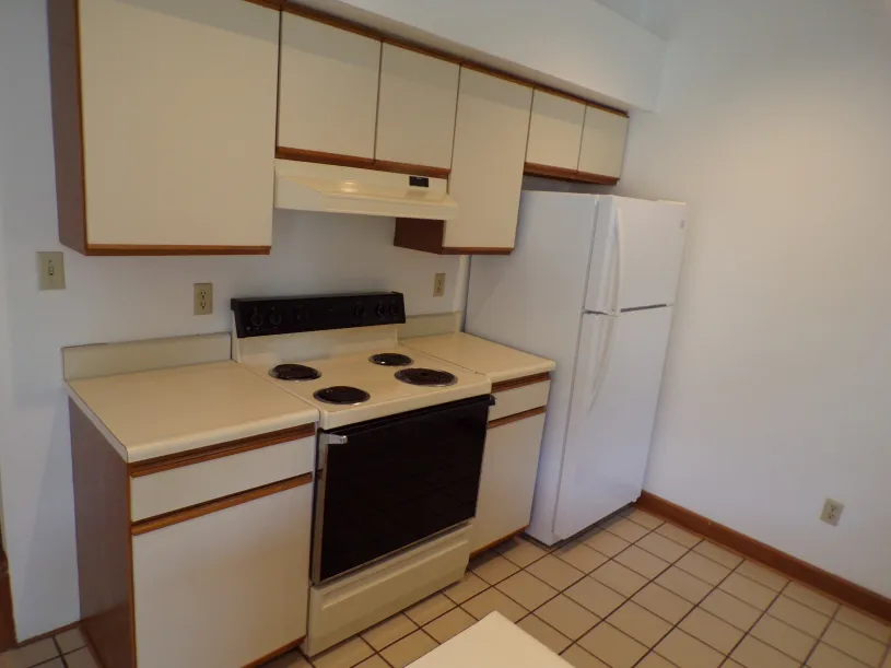 76 W Hubbard Ave