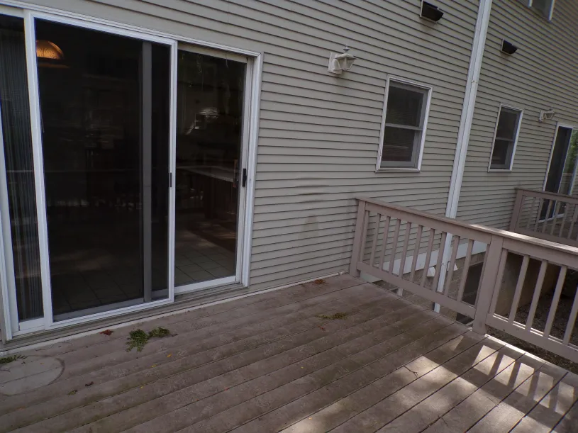 76 W Hubbard Ave