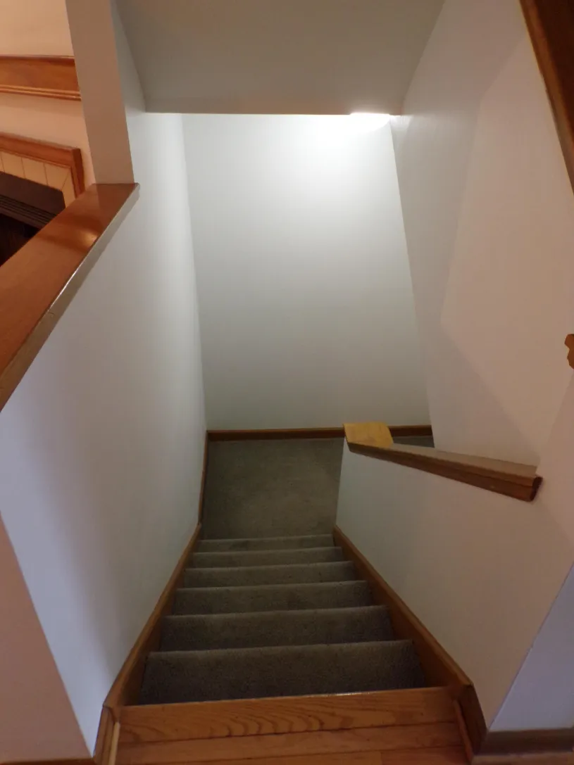 76 W Hubbard Ave