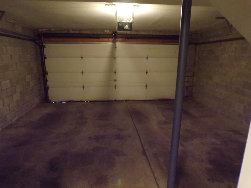 76 W Hubbard Ave