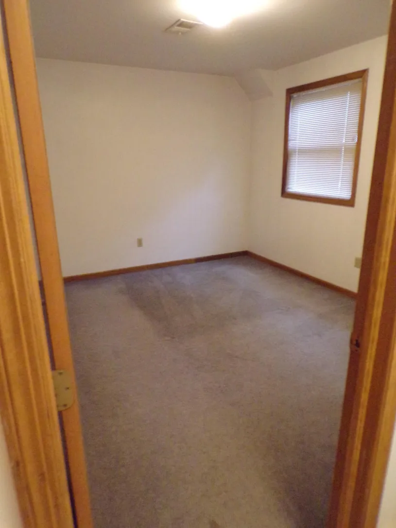 76 W Hubbard Ave