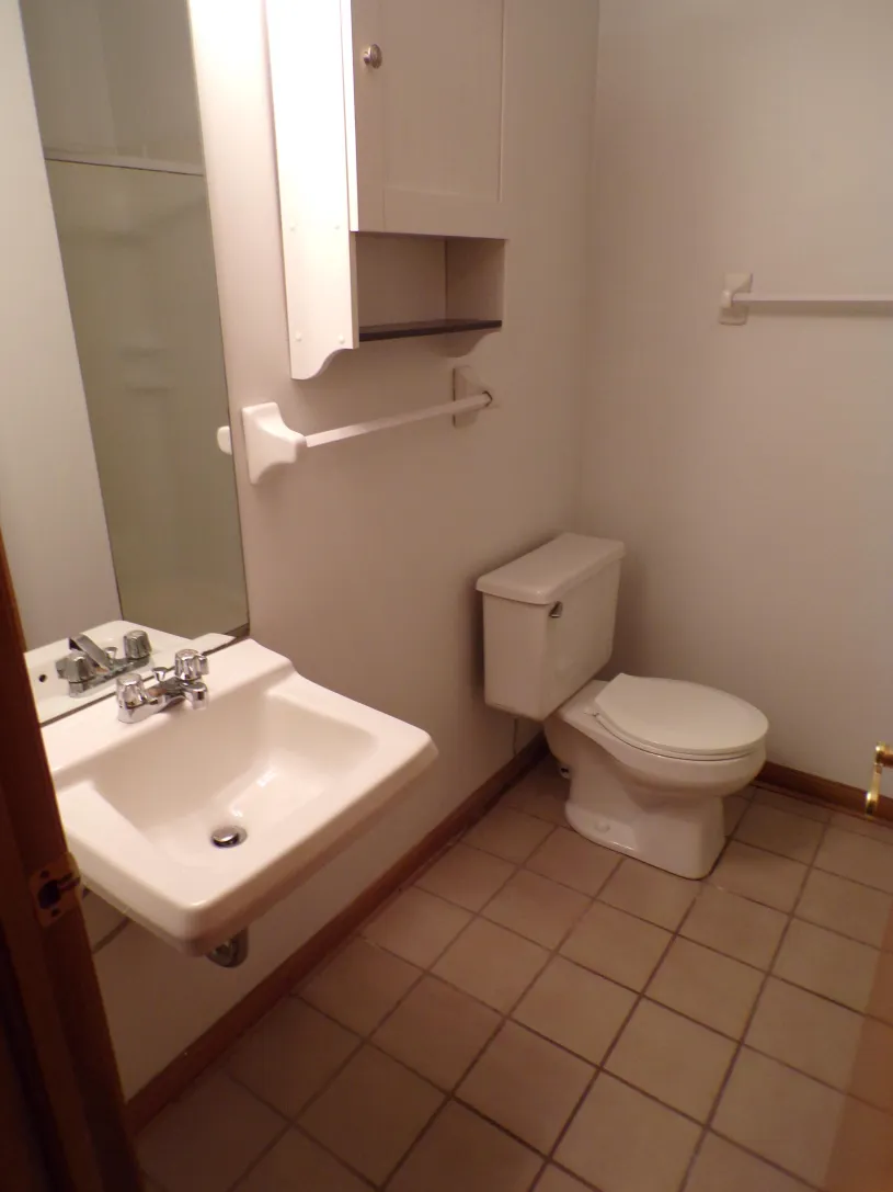 76 W Hubbard Ave