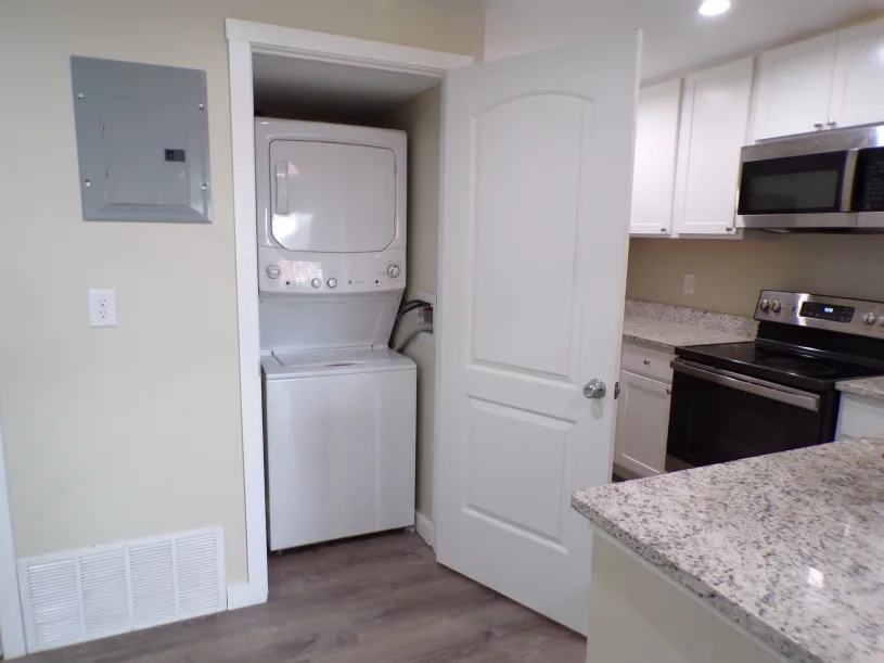 245 W Norwich Ave Apt E
