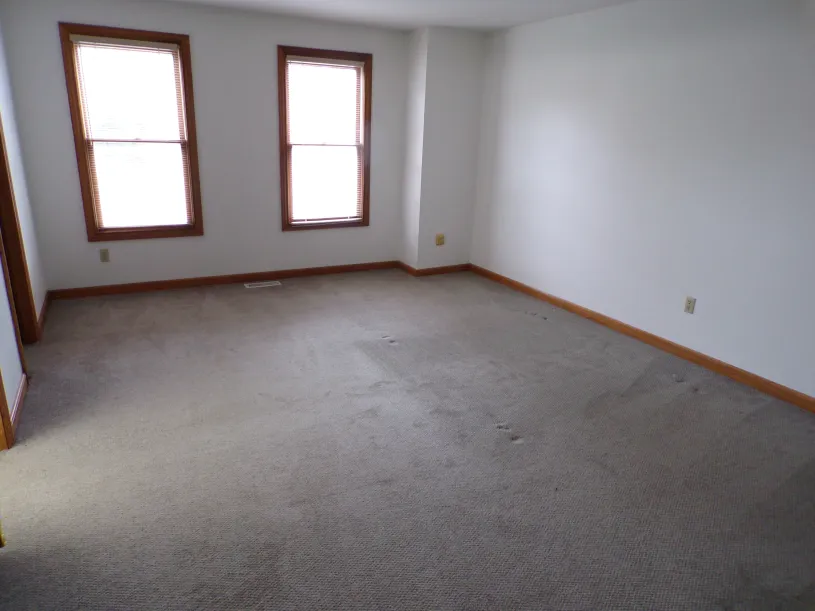 76 W Hubbard Ave