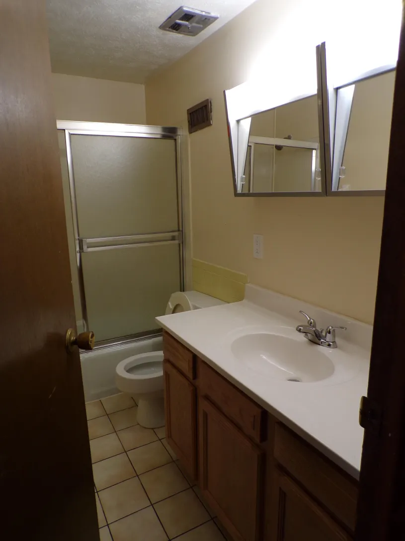 235 W Norwich Ave apt C ~ Only one available!