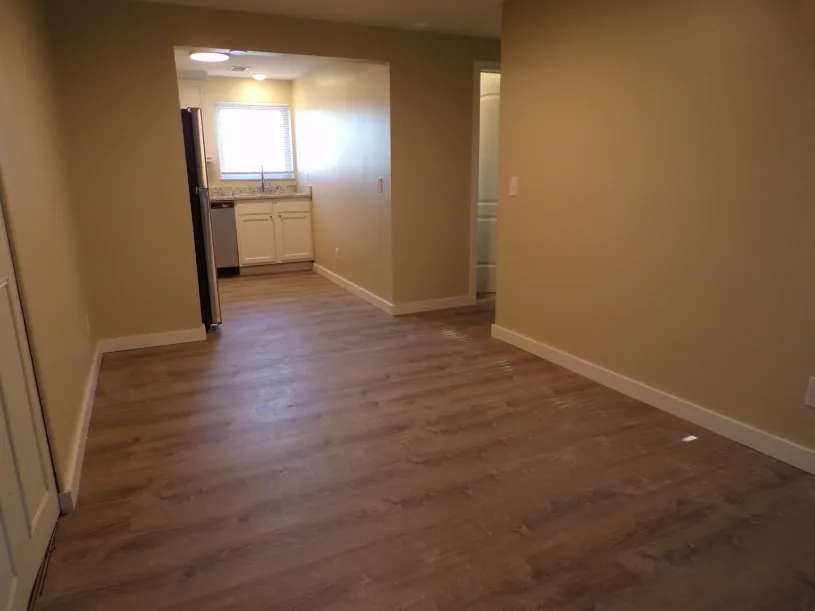 130 E Woodruff Ave Apt 3C ~ renovated 