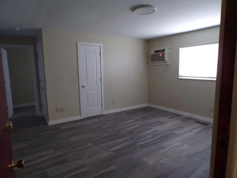 90 E 14th Ave 1BR
