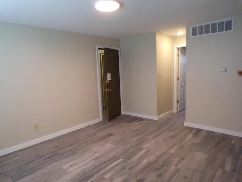 90 E 14th Ave 1BR
