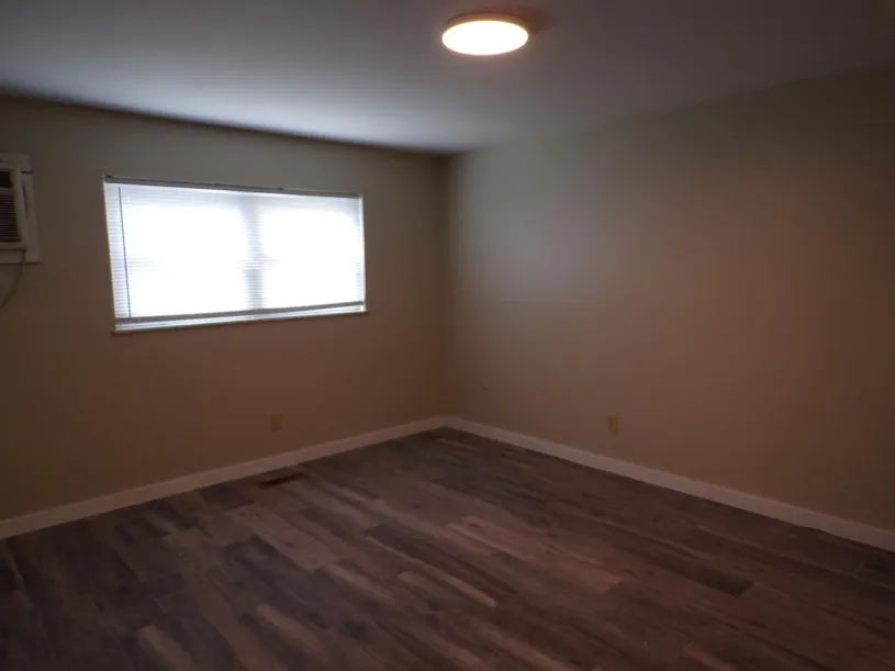 90 E 14th Ave 1BR