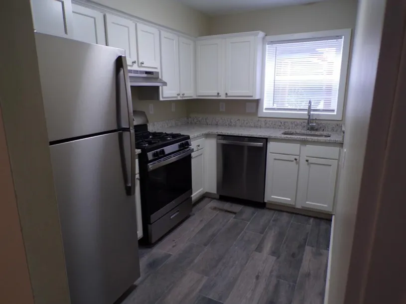 90 E 14th Ave 1BR