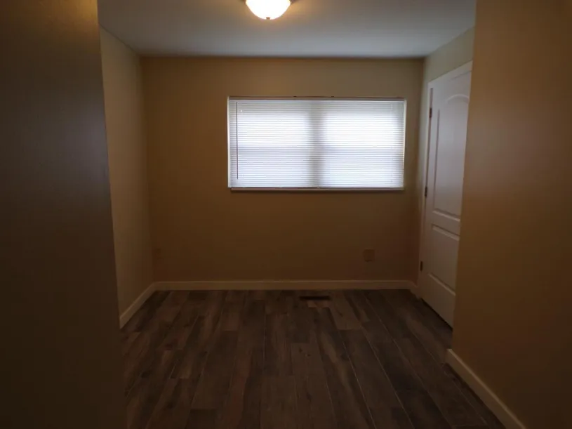90 E 14th Ave 1BR