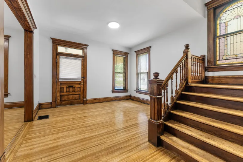 315 W 8th Ave
