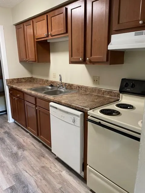 114 E Norwich Ave Apt D