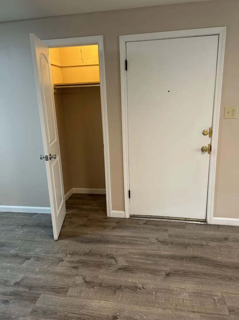 122 W Dodridge St Apt E
