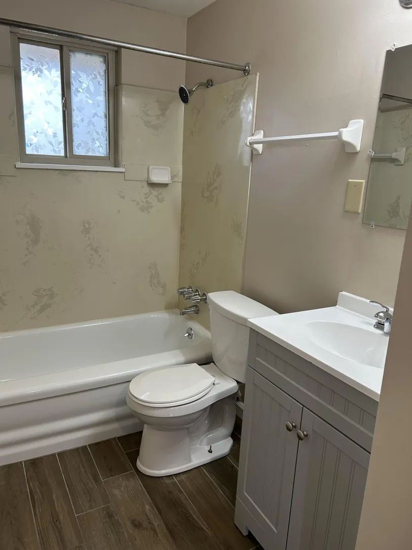 122 W Dodridge St Apt E