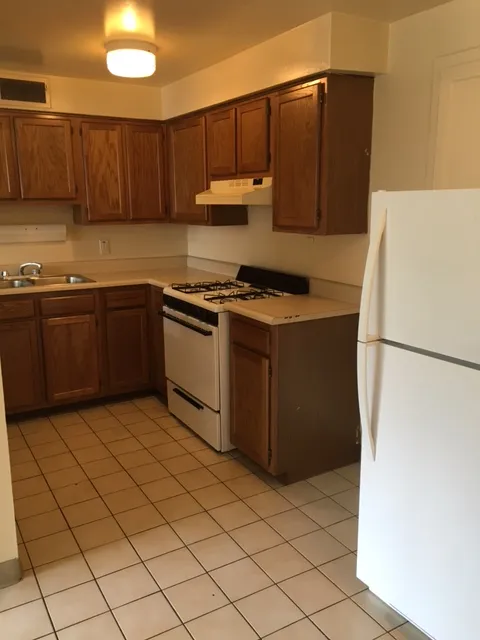 130 E Woodruff Ave 2BR