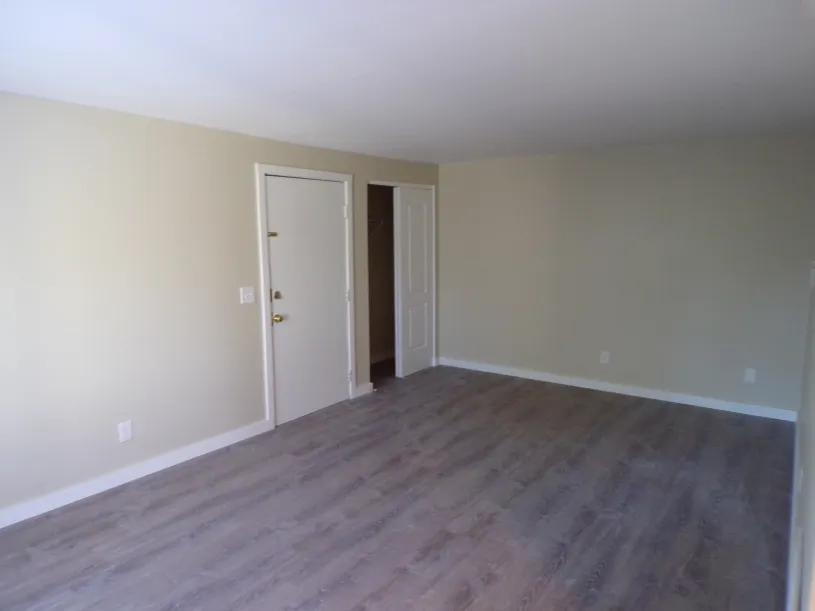130 E Woodruff Ave Apt 3C ~ renovated 