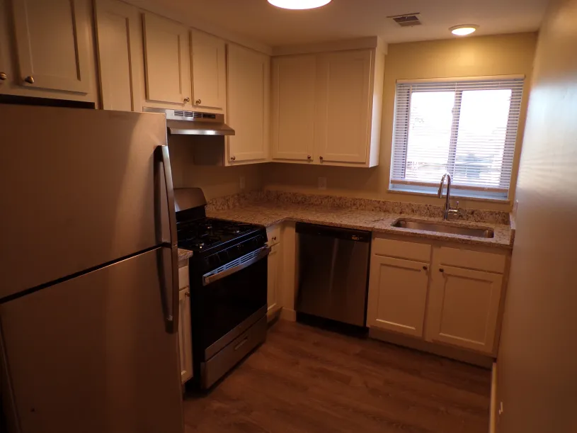 130 E Woodruff Ave Apt 3C ~ renovated 