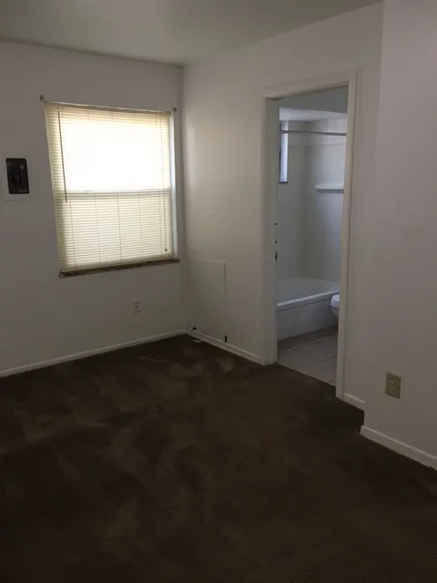 1437 Hunter Ave