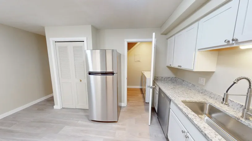 160 E Norwich Ave Apt 5