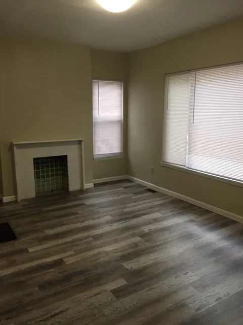 18 E Maynard Ave
