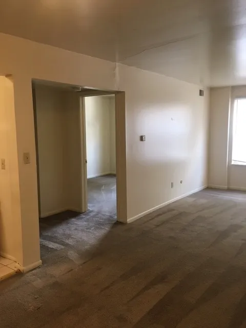 180-188 W Patterson Ave 1BR