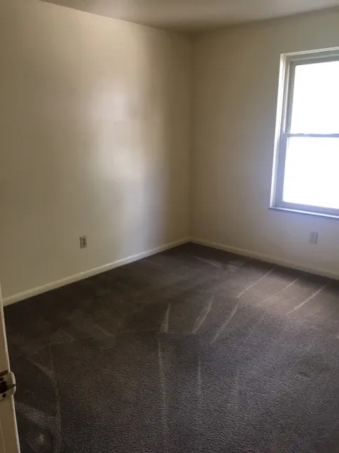 180-188 W Patterson Ave 1BR