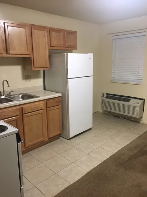 198 E 16th Ave 1BR