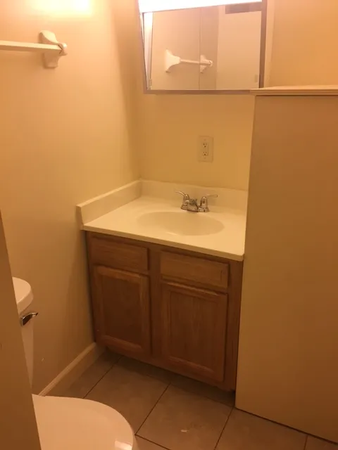 198 E 16th Ave 1BR