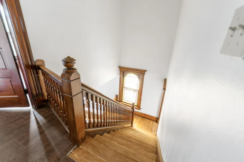 315 W 8th Ave