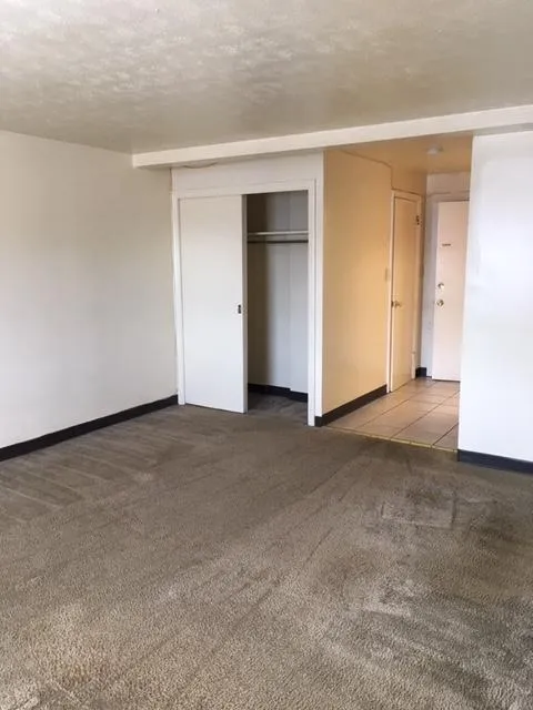 2201 N High St Apt C