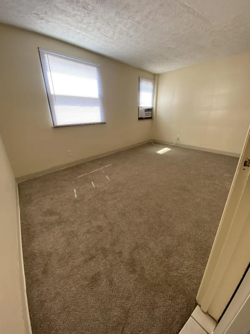 2201 N High St Apt E