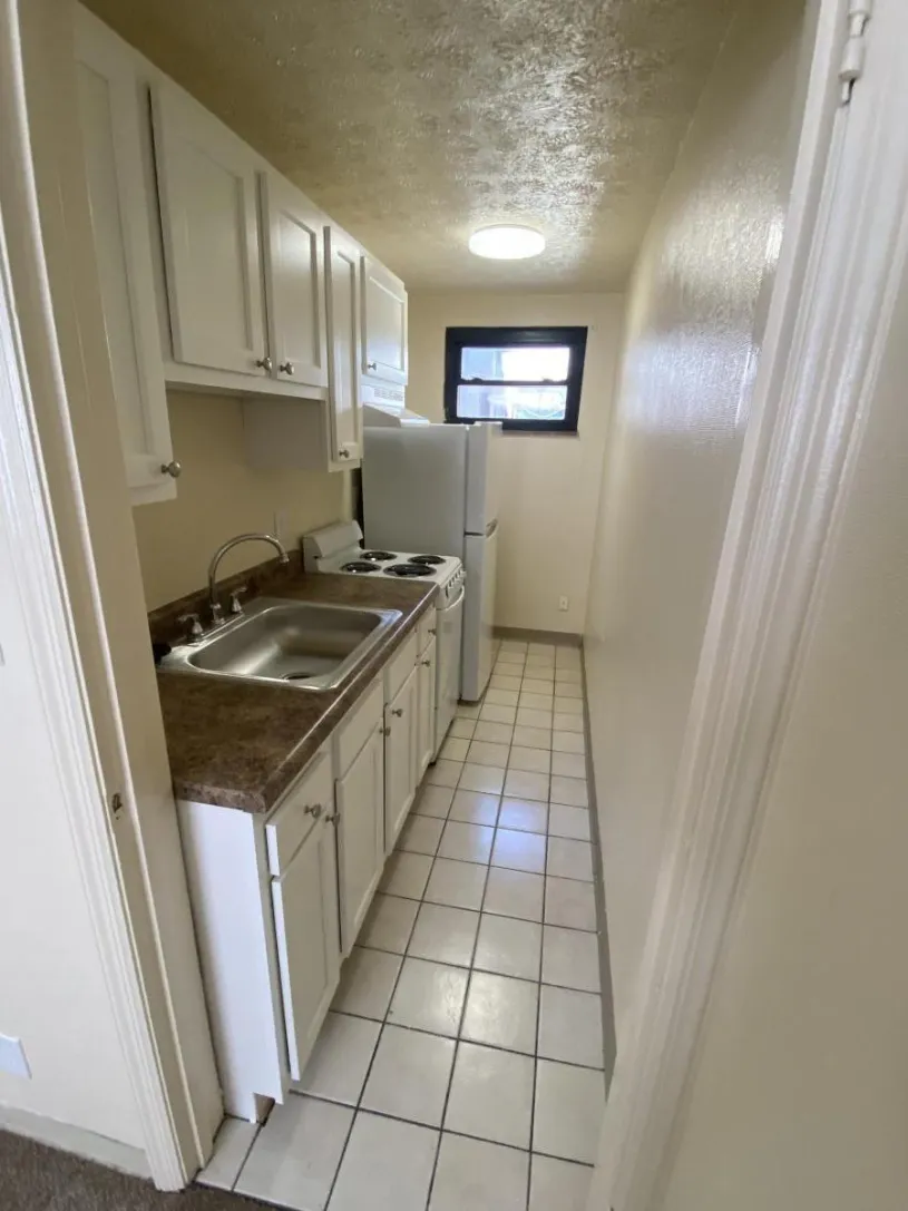 2201 N High St Apt E