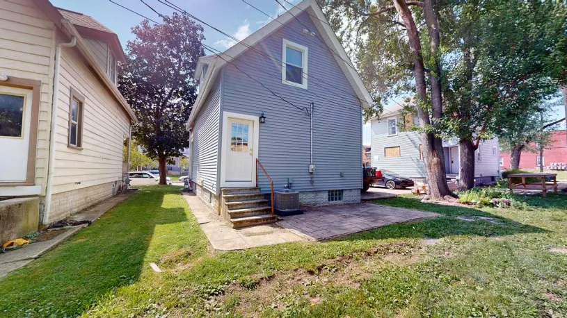 2256 Neil Ave