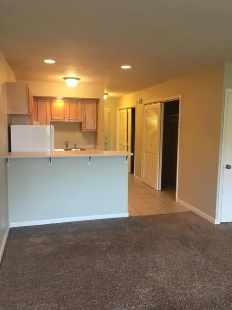 2386 N High St Apt F