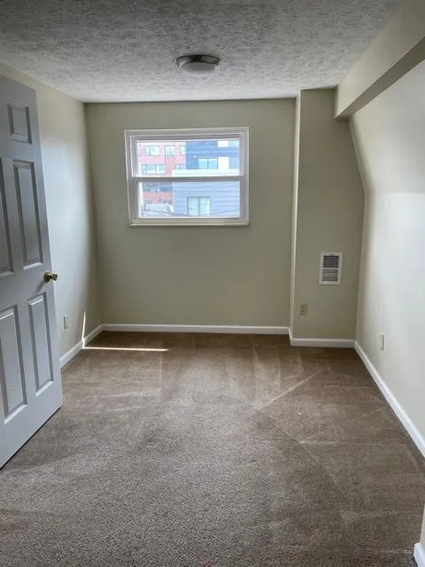 251 W Norwich Ave