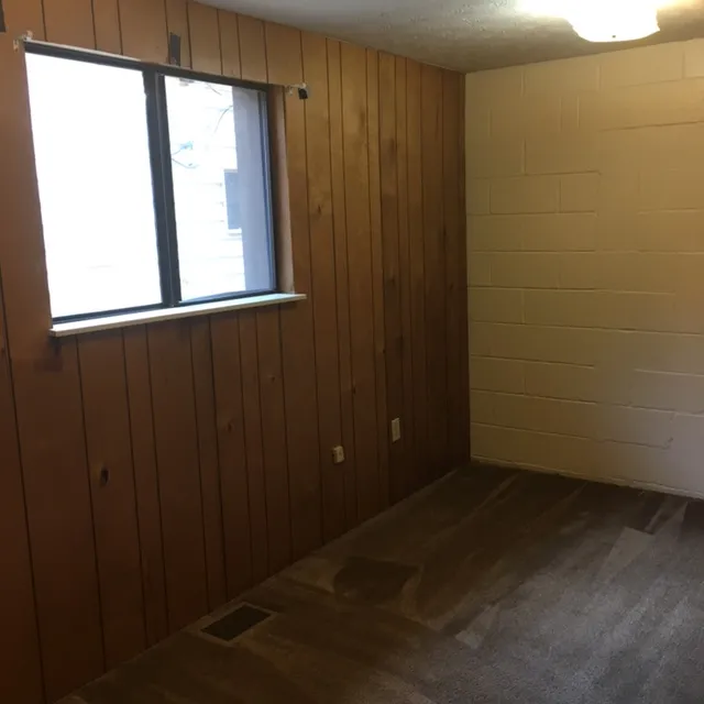 252 W Lane Ave 4BR