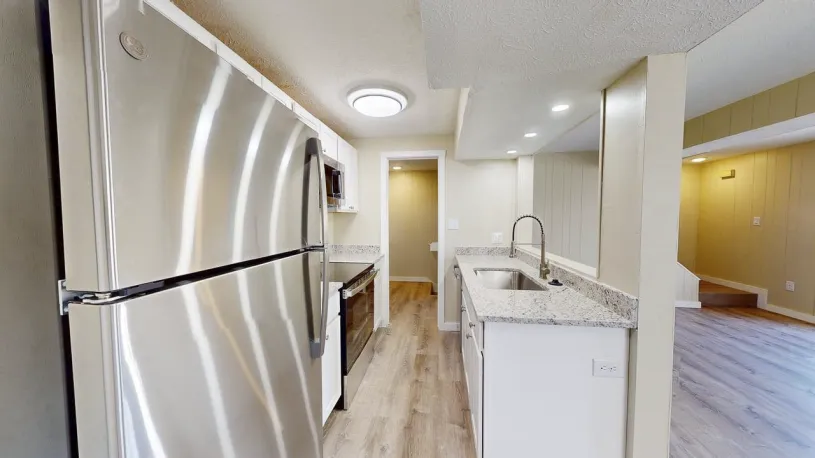250-252 W Lane Ave 3BR