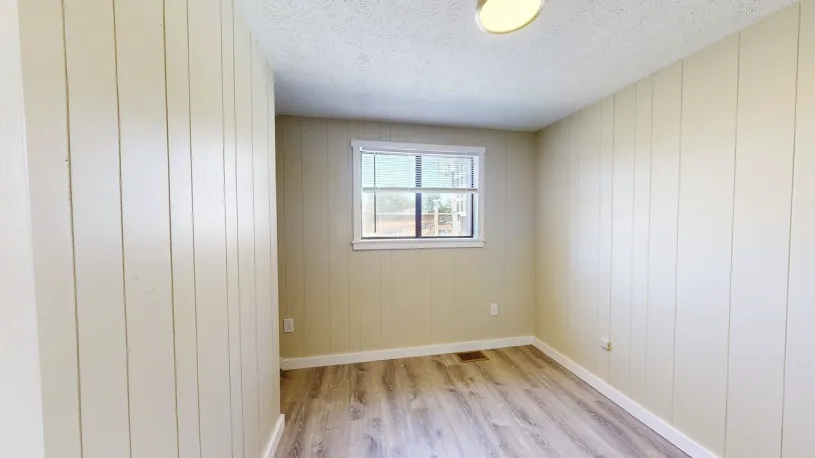 250-252 W Lane Ave 3BR