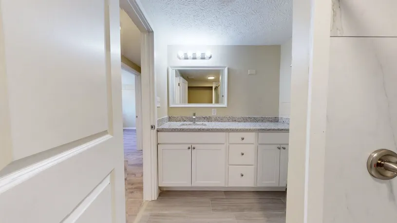 250-252 W Lane Ave 3BR
