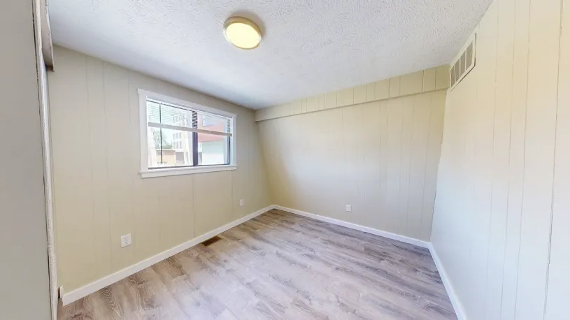 250-252 W Lane Ave 3BR