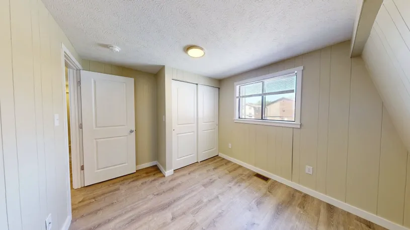 250-252 W Lane Ave 3BR