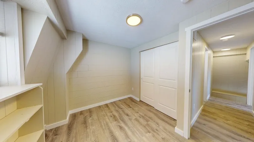 250-252 W Lane Ave 3BR