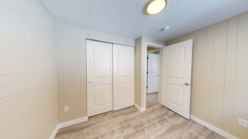 250-252 W Lane Ave 3BR