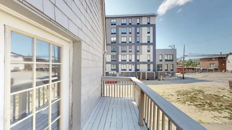 250-252 W Lane Ave 3BR
