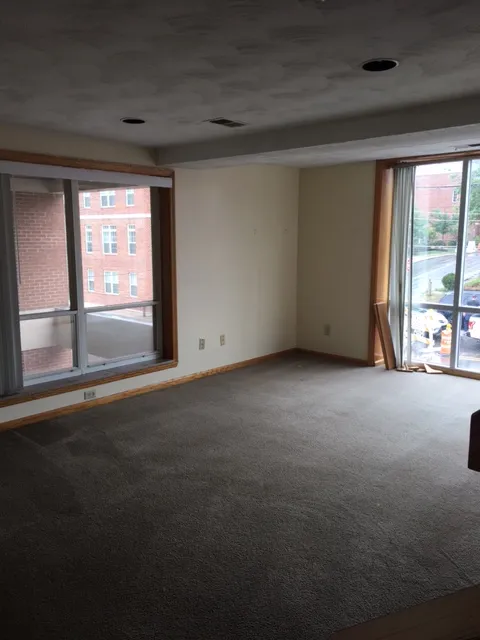 271 W Norwich Ave